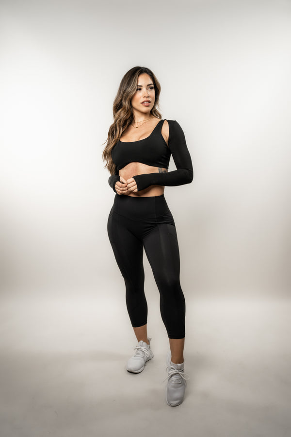 Effortless Heart Booty Capris With Pockets - Black
