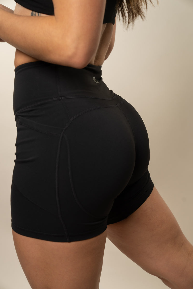 6" Effortless Heart Booty Shorts With Pockets - Black