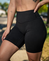 8" Effortless Scrunch Biker Shorts - Black