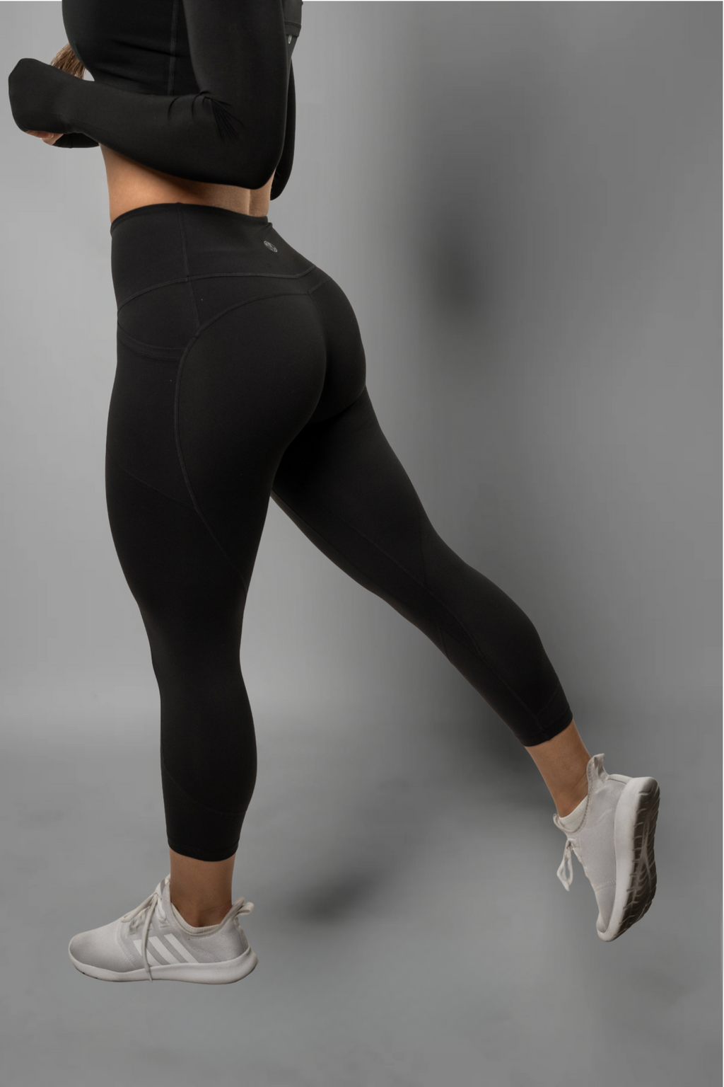 ORIGINAL Effortless Heart Booty Capris With Pockets Black – Til