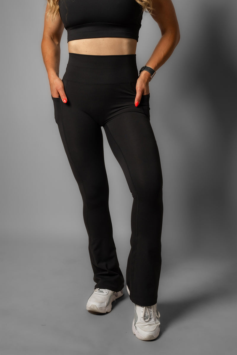 NEW Effortless Classic Flare Pocket Leggings - Black