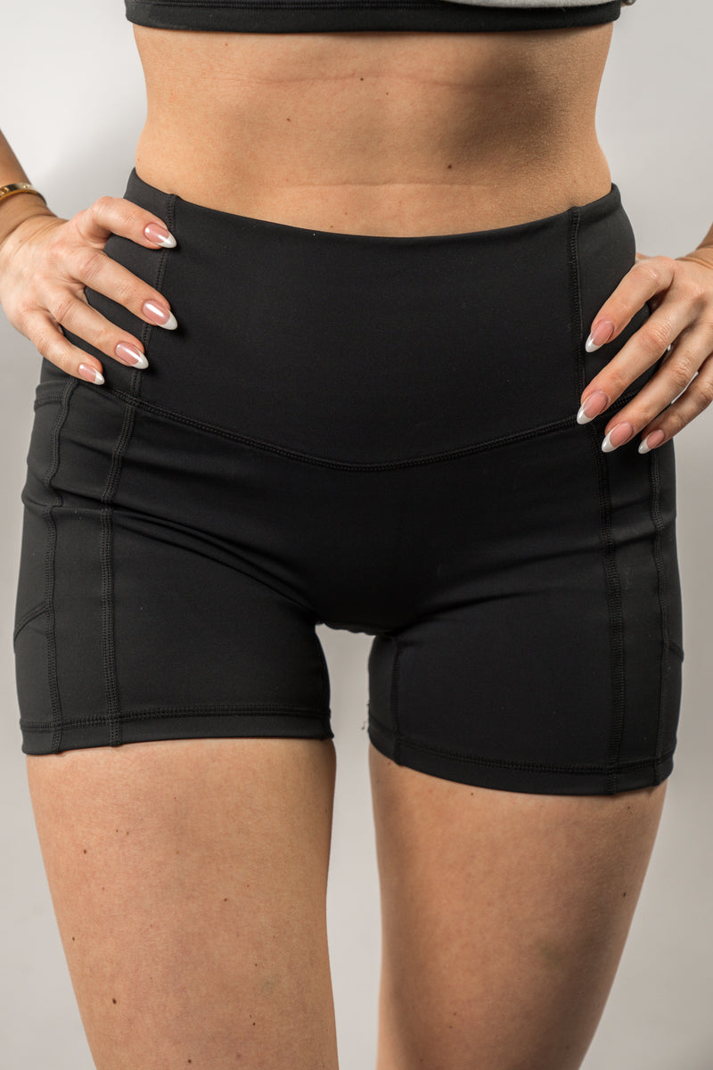 4 Effortless Vortex Scrunch Shorts - Black – Til You Collapse